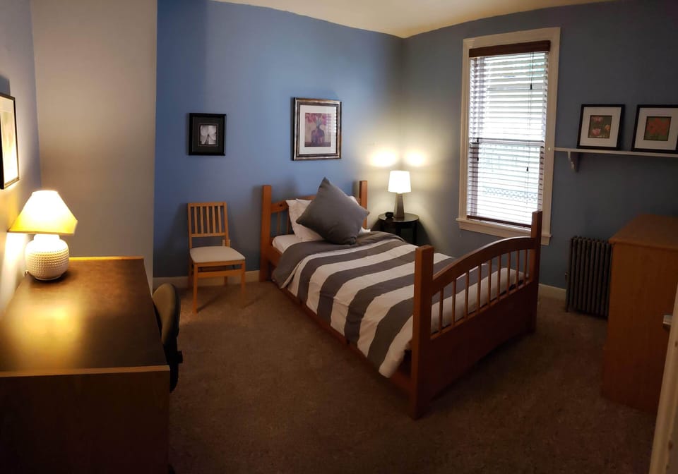 Bedroom: twin bed, dresser, desk