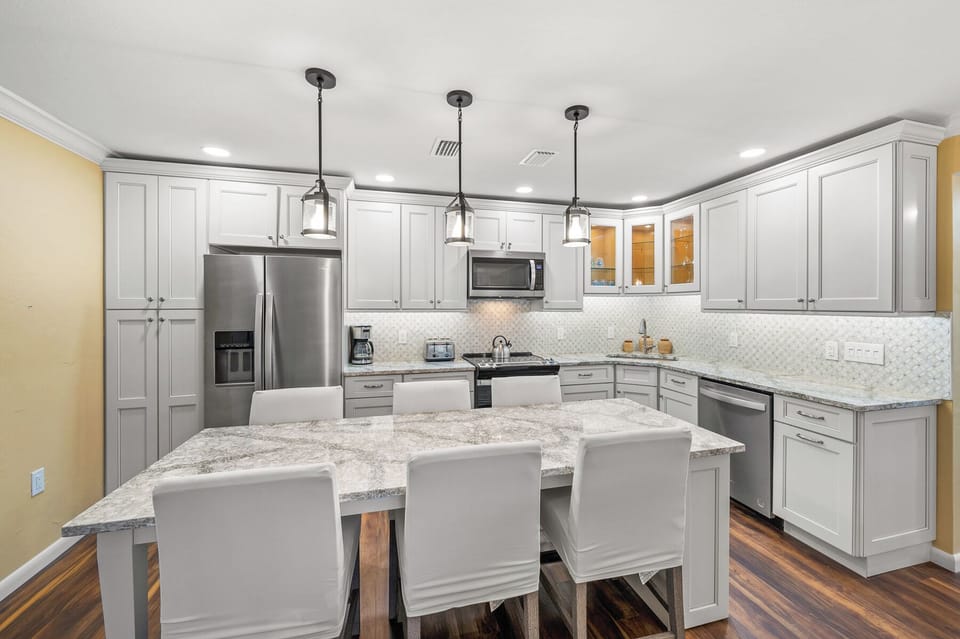 Dining & Kitchen
