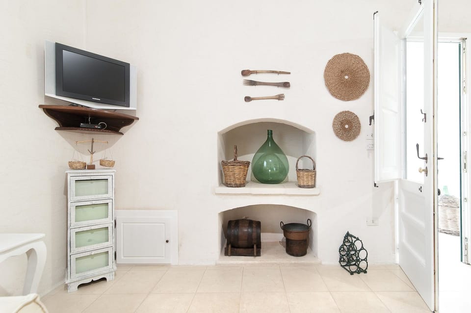 Dining Room, Kitchen