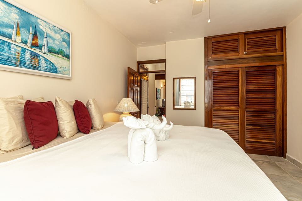 Coral Bay Villas - Bedroom with King Bed