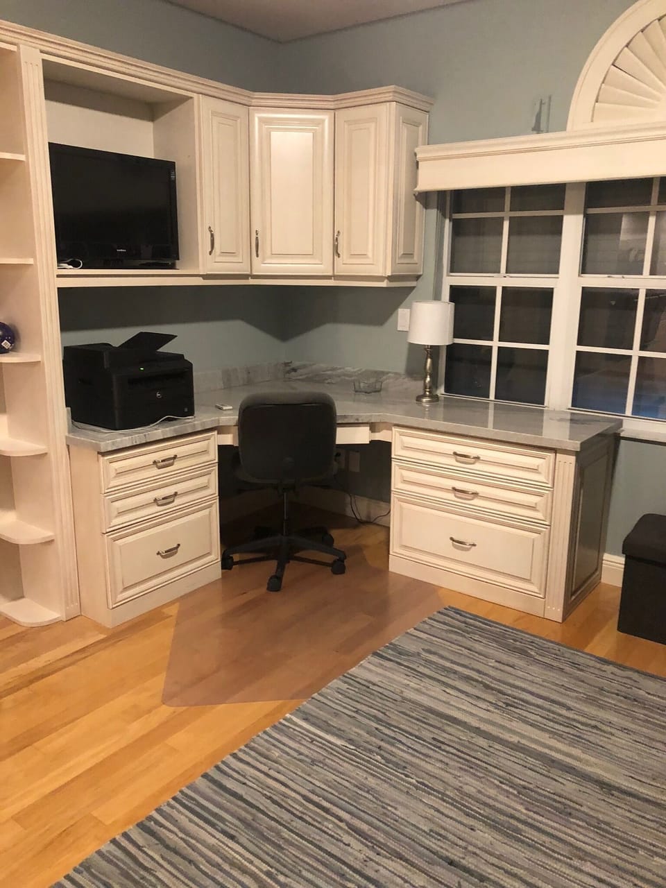 desk area in 3rd bedroom
