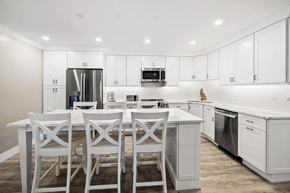 Dining & Kitchen