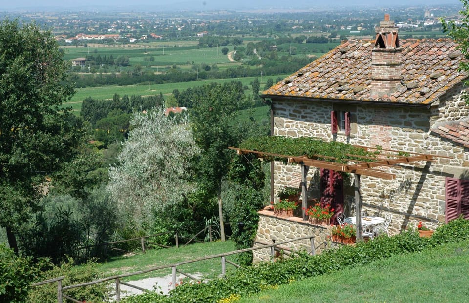 Main entrance, outdoor view and panoramic view