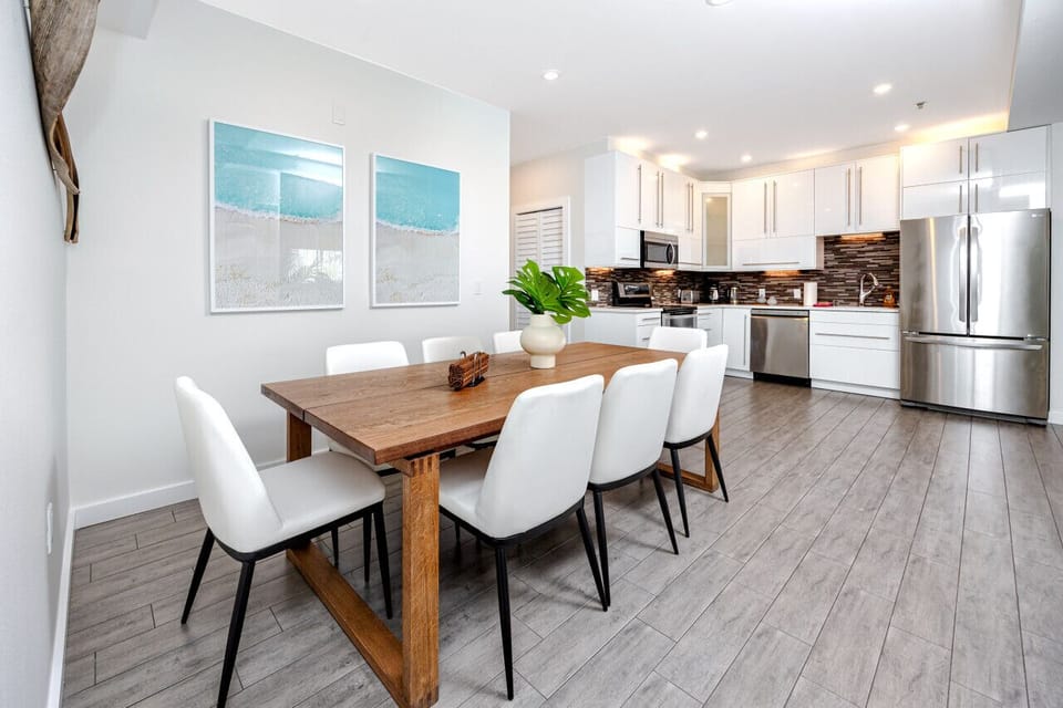 Dining Area with ample seating
