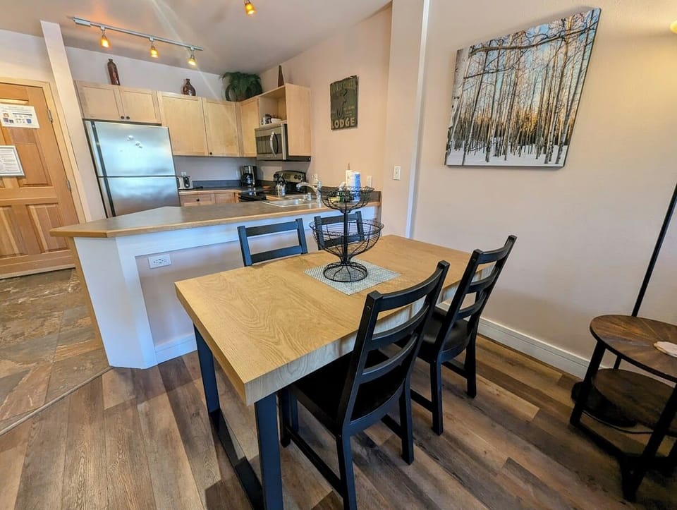 Dining area for 4
