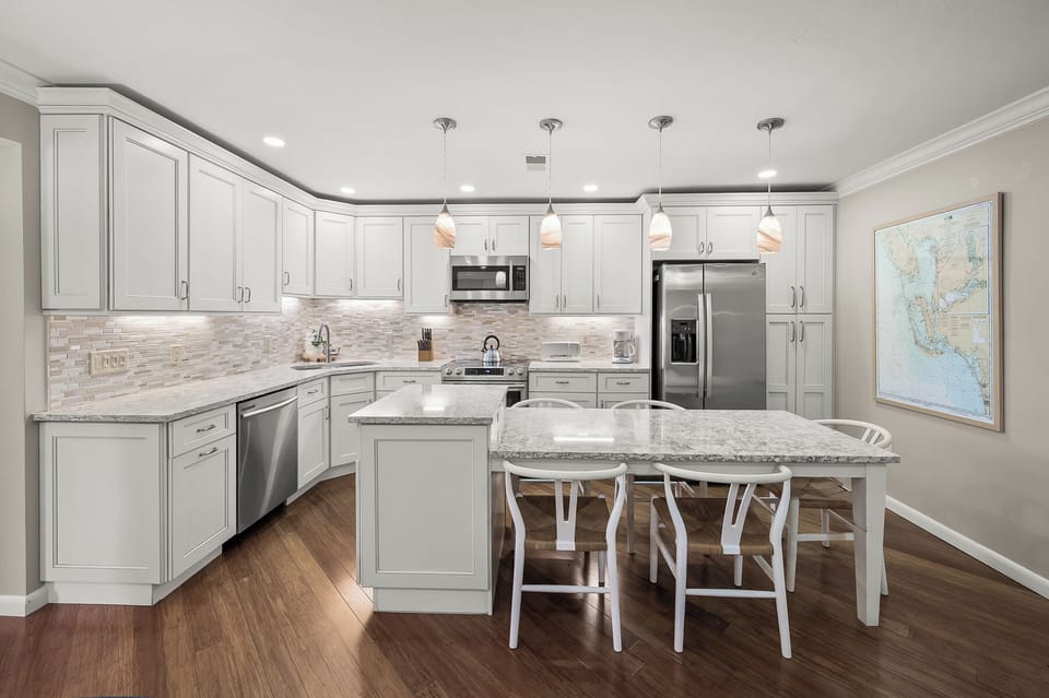 Dining & Kitchen