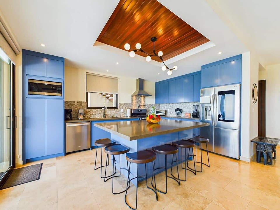 Gourmet kitchen, fully equipped