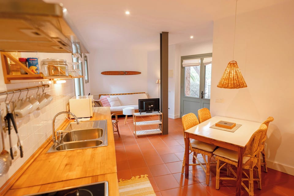 Spacious open layout combining practicality with comfort.