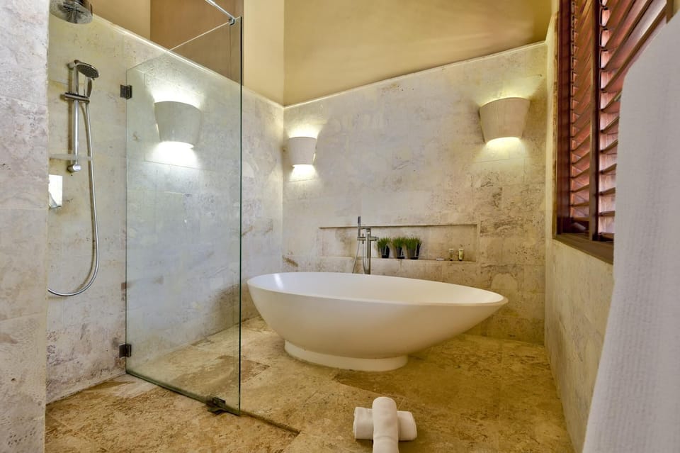 Villa Caballet – A Oasis with Golf Course Views (6656)