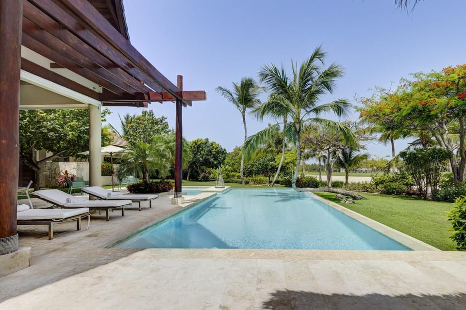 Villa Caballet – A Oasis with Golf Course Views (6636)