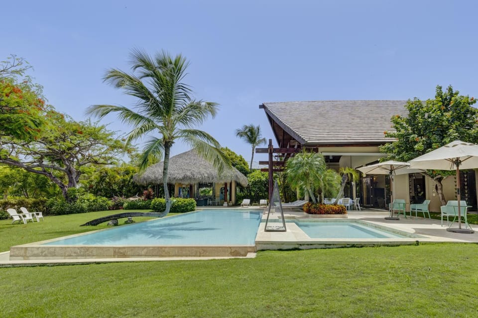 Villa Caballet – A Oasis with Golf Course Views (6637)