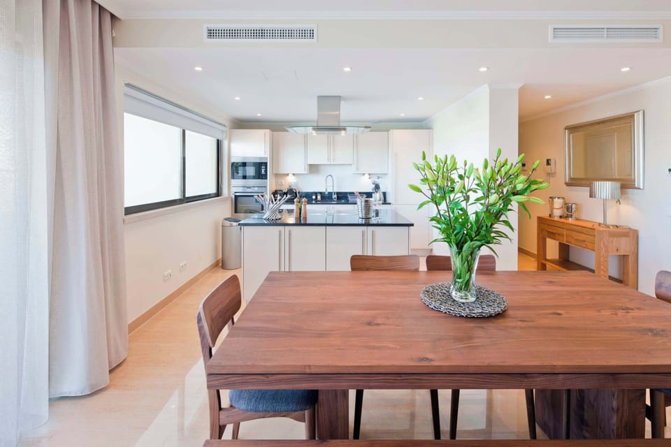 Dining Room &amp; Kitchen