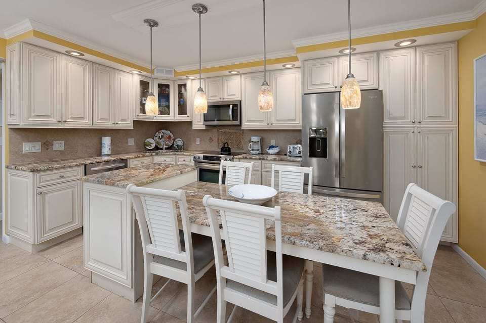 Dining & Kitchen