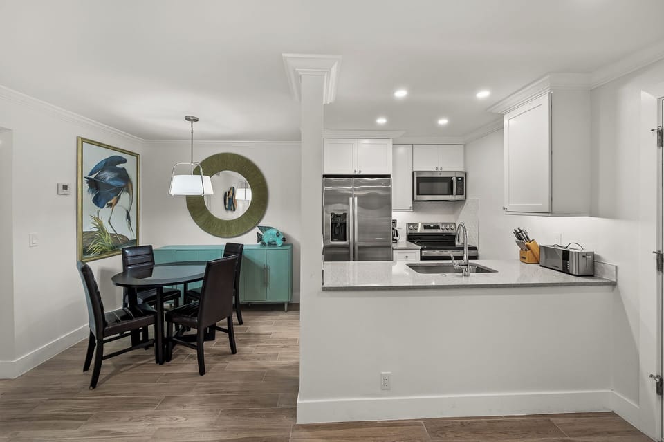 Kitchen & Dining
