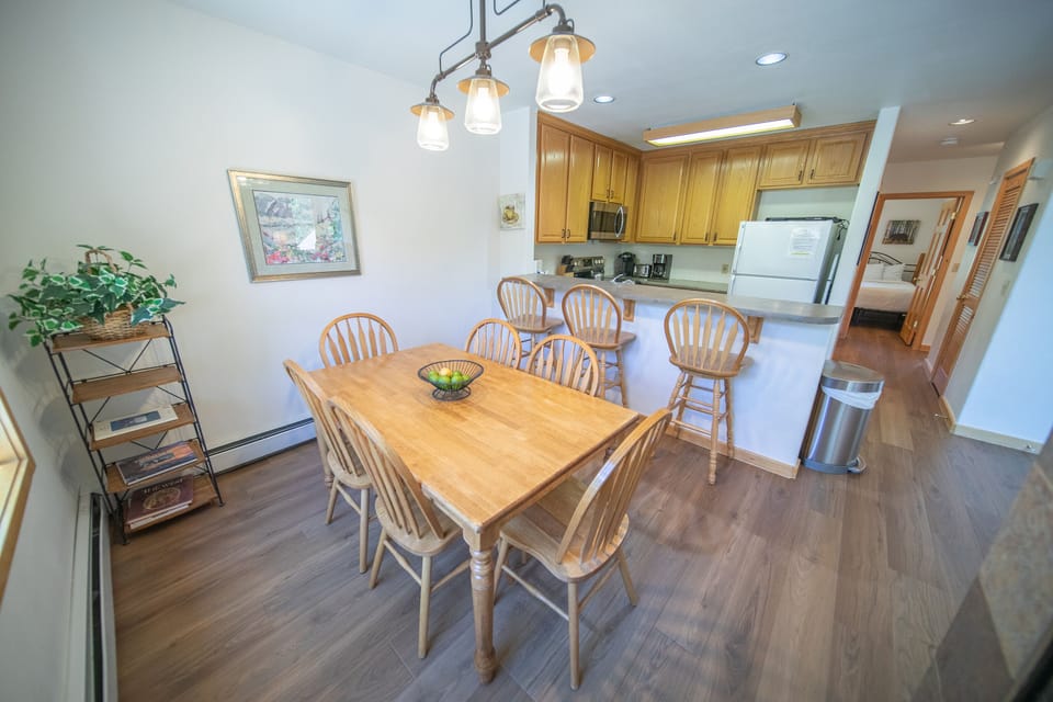 Dining area for 6