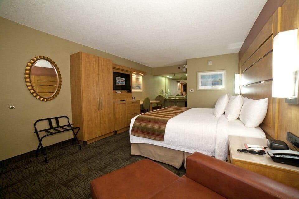 Deluxe King Handicap – Side View Bedroom