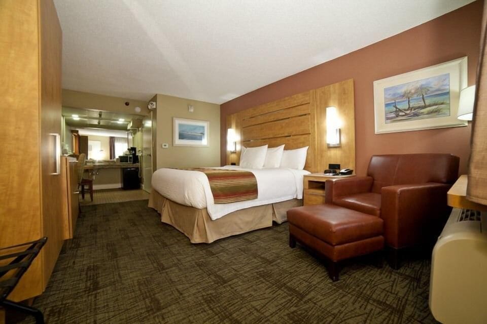 Deluxe King Handicap – Side View Bedroom 1