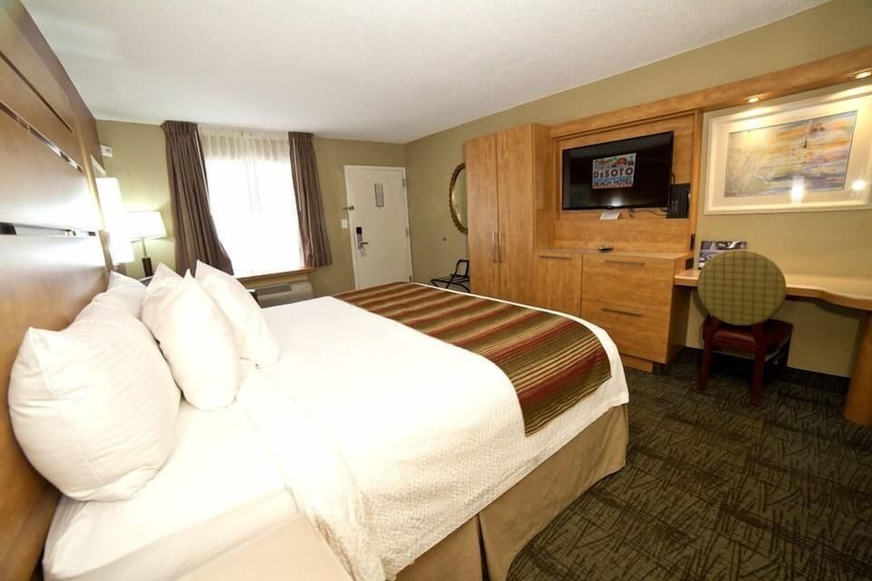 Deluxe King Handicap – Side View Bedroom 2