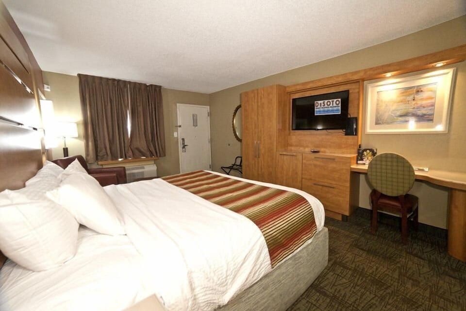 Deluxe King Side View Bedroom 2