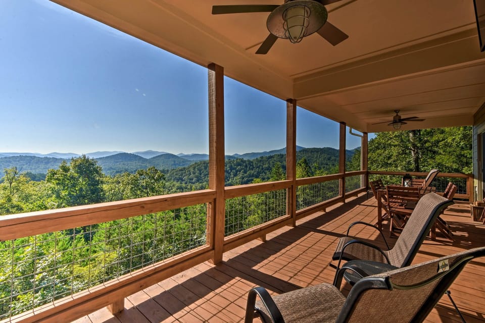 Hiawassee Vacation Rental | 3BR | 2.5BA | 1,700 Sq Ft | Stairs Required