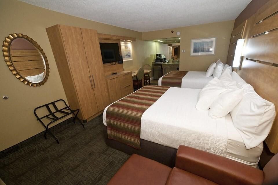 Deluxe 2 Queen – Side View Bedroom 1