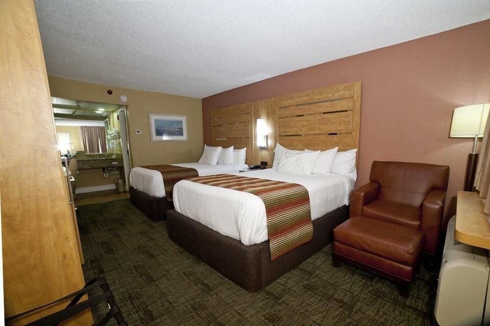 Deluxe 2 Queen – Side View Bedroom