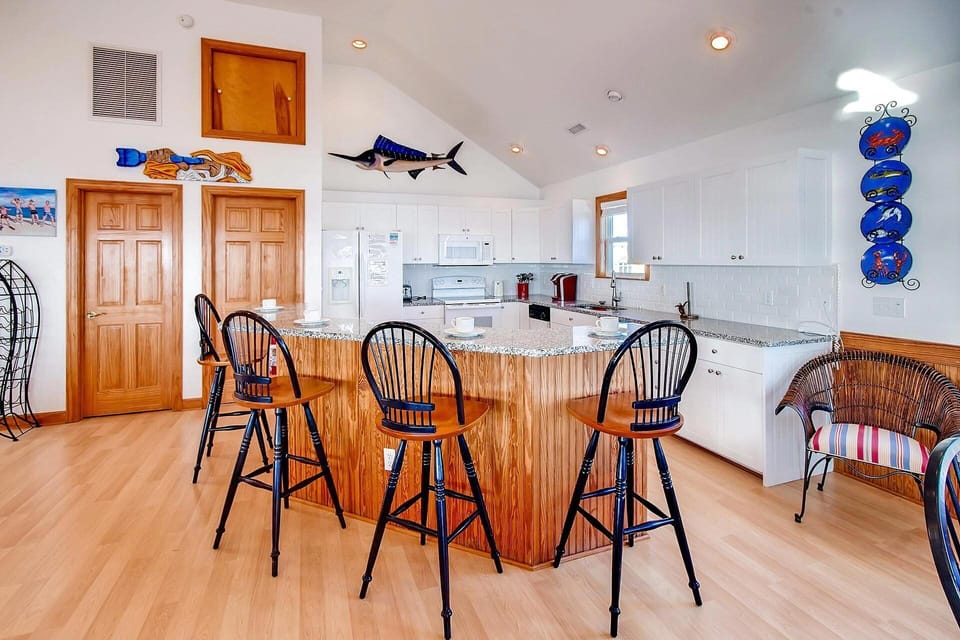 surf-or-sound-realty-bikini-bottoms-835-kitchen-1