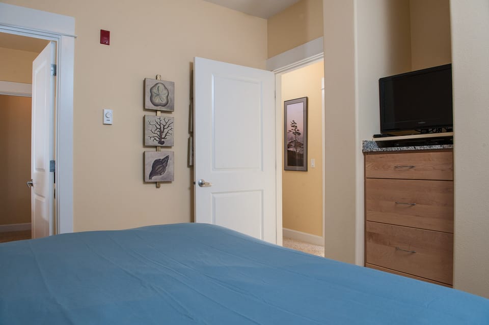 Second Room with King Bed
