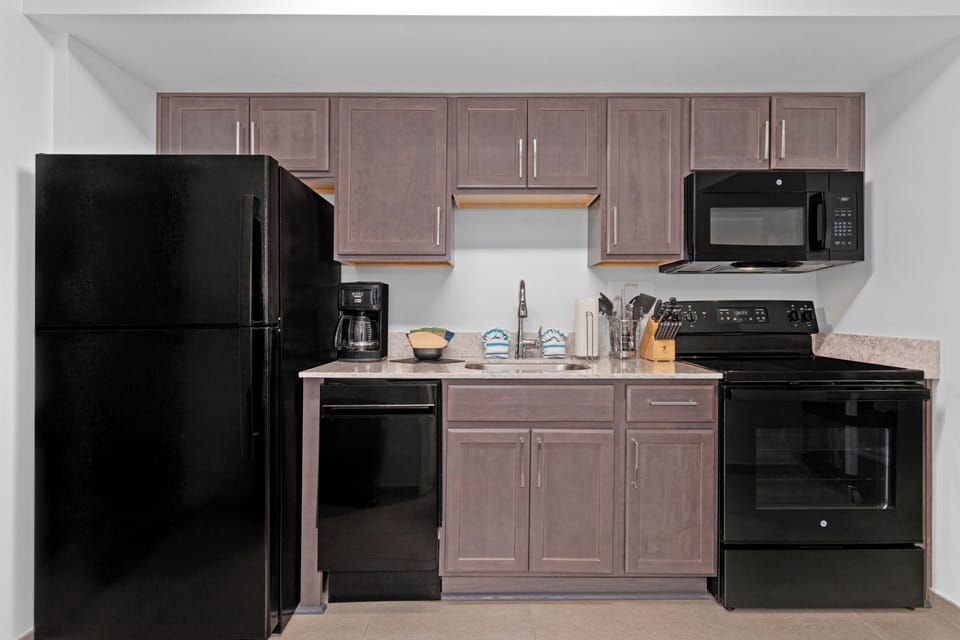 Two-Bedroom-Mobility-kitchen-1-Towers-on-the-Grove