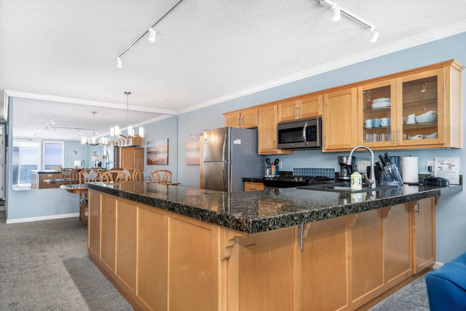 Full kitchen