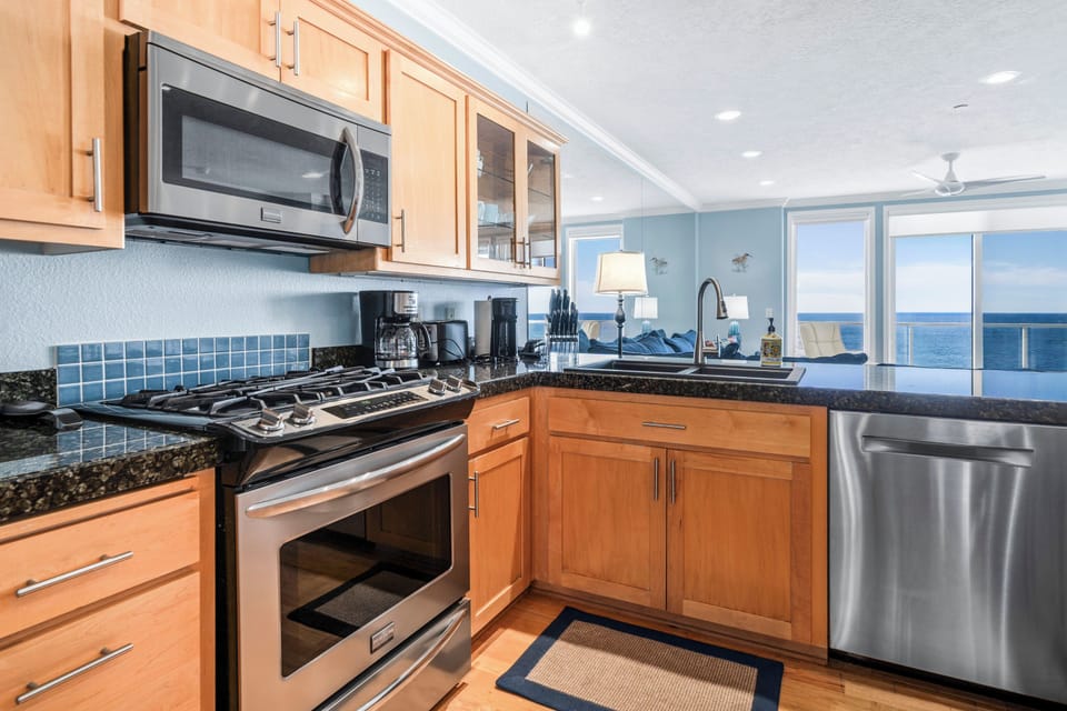 Full kitchen