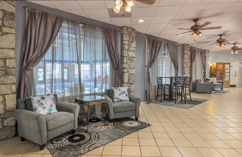 Branson_20at_20the_20Meadows_20CW_20AM_20070