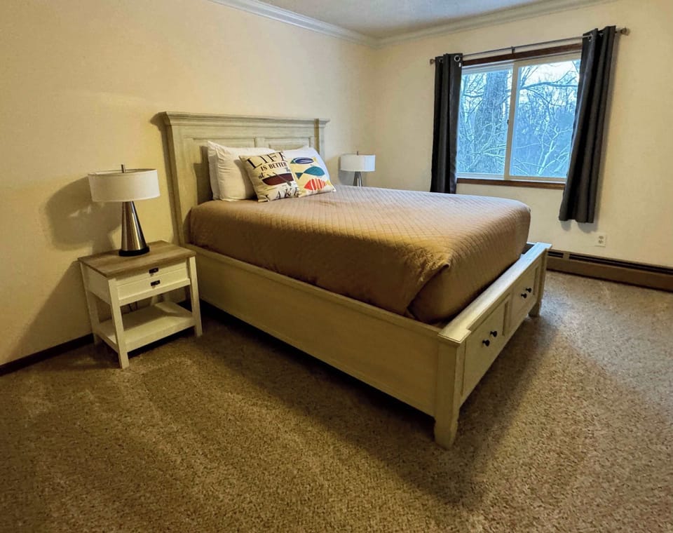 2nd Floor Queen