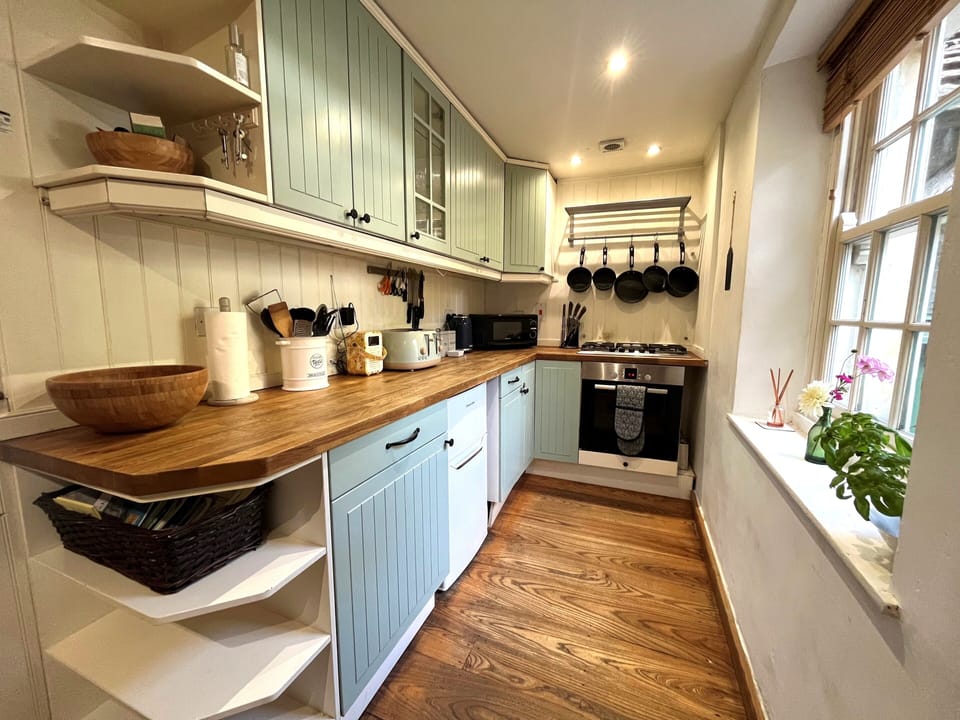 Galley kitchen well equipped 