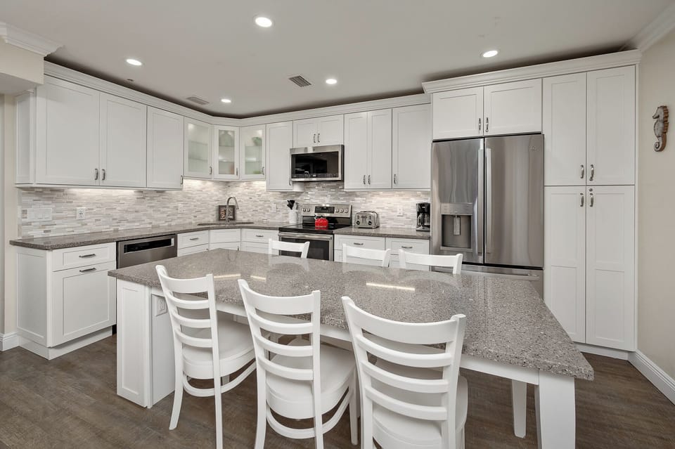 Dining & Kitchen