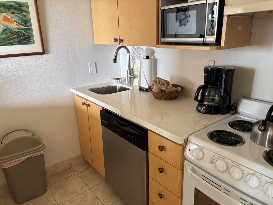 Full kitchen
