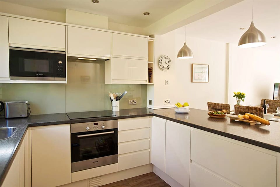 Ground floor: U-shaped kitchen area with breakfast bar in the open plan living space