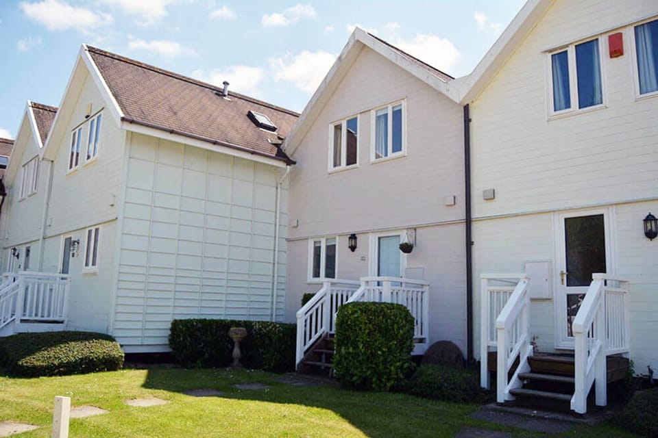 Caterina Lake Lodge, sleeping 6, is a chic retreat with a fantastic water-front setting