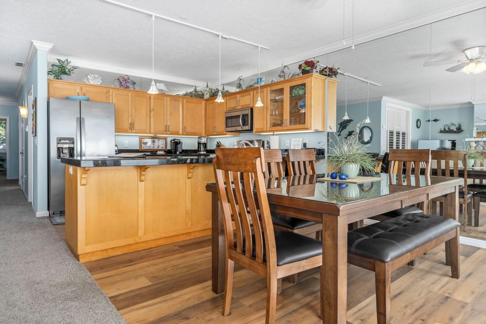 Full kitchen