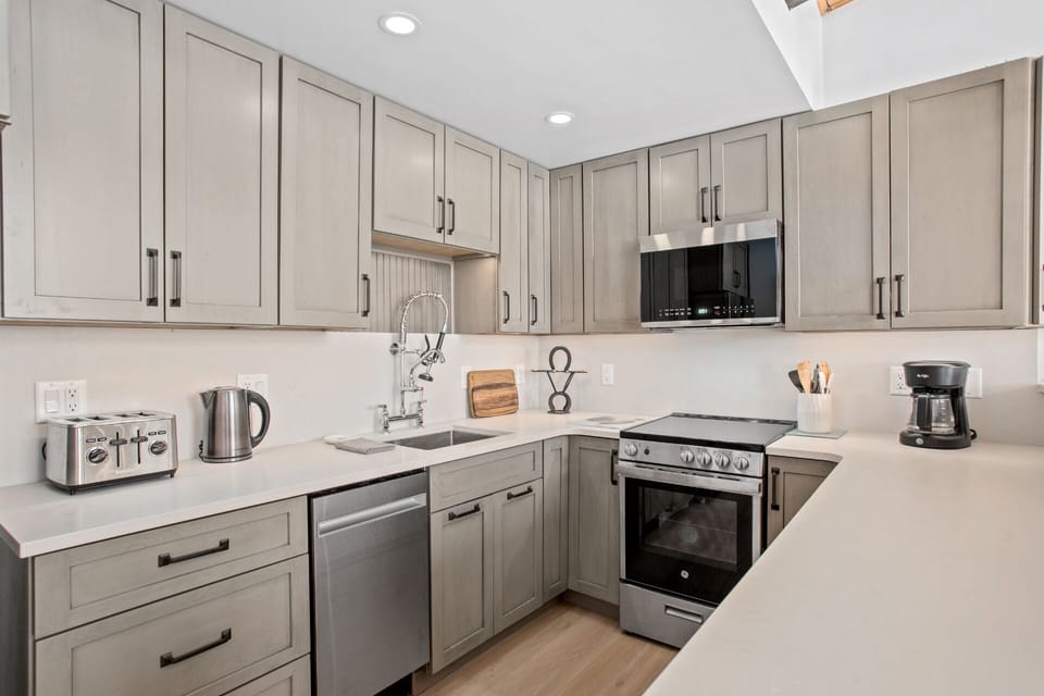 Fully Remodeled Kitchen