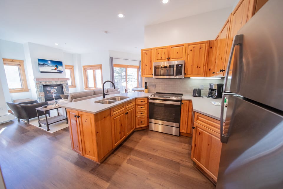 Bright, modern kitchen