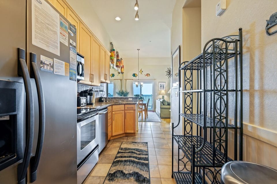 Hallway/Kitchen