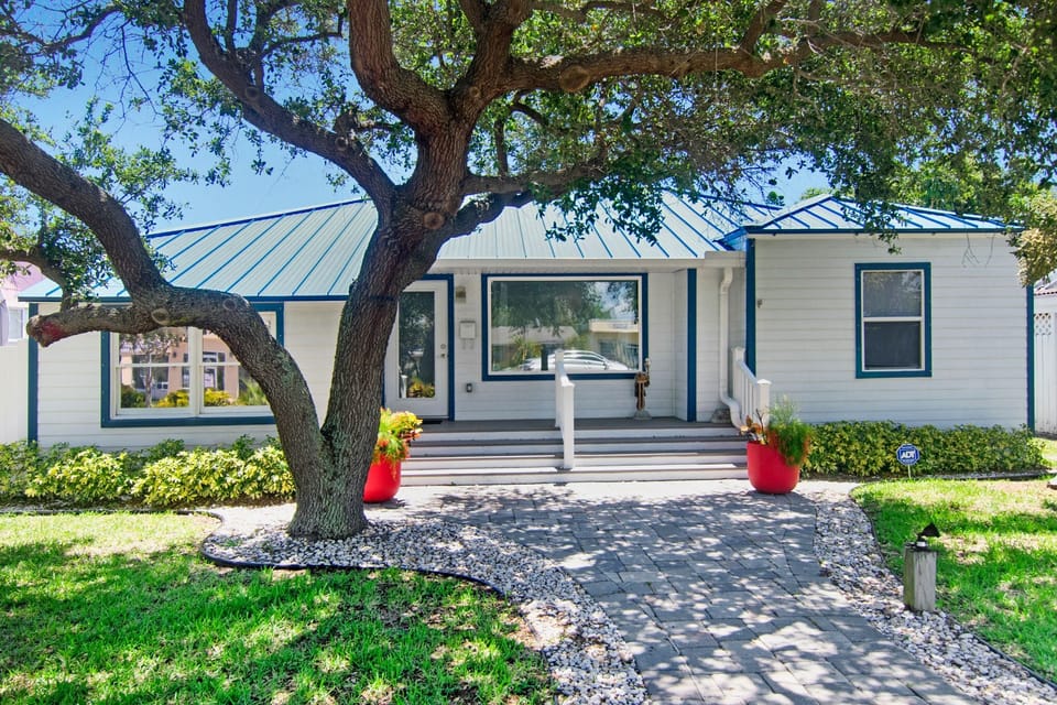 The Blue Wave Beach Cottage!
A gorgeous stay on Cottage Row in Cocoa Beach