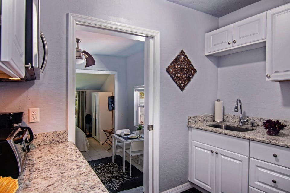 The studio with kitchenette and bathroom