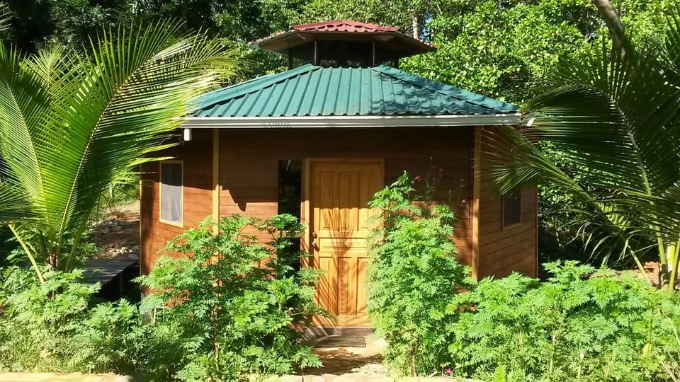 Take a relaxed nigh in the River View Cabin