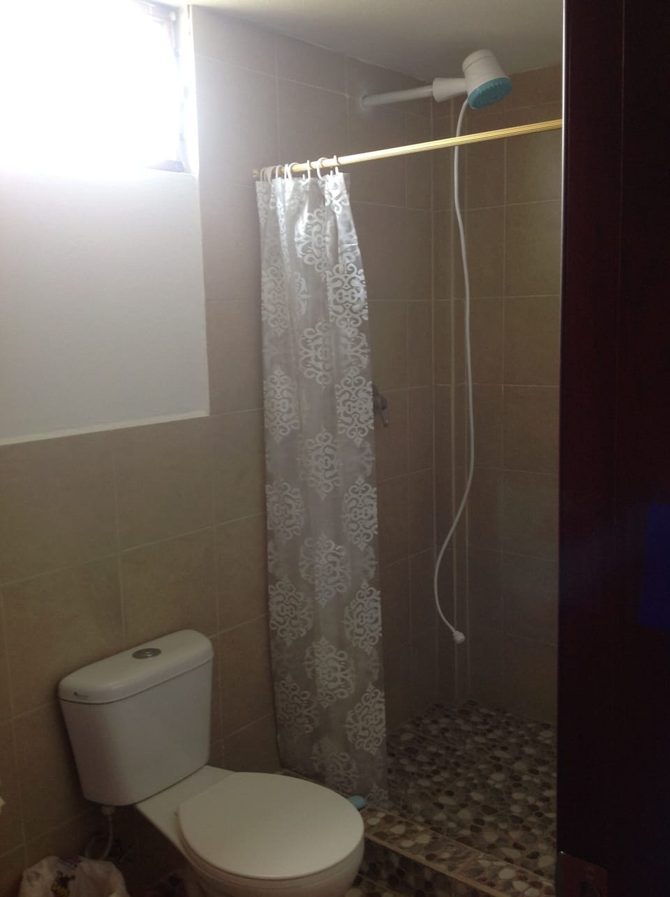 Full bathroom in Illiniza Sur room