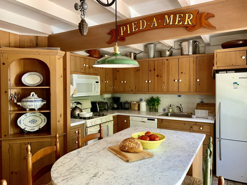 Enjoy a fully-stocked kitchen with gas stove and high quality knives.