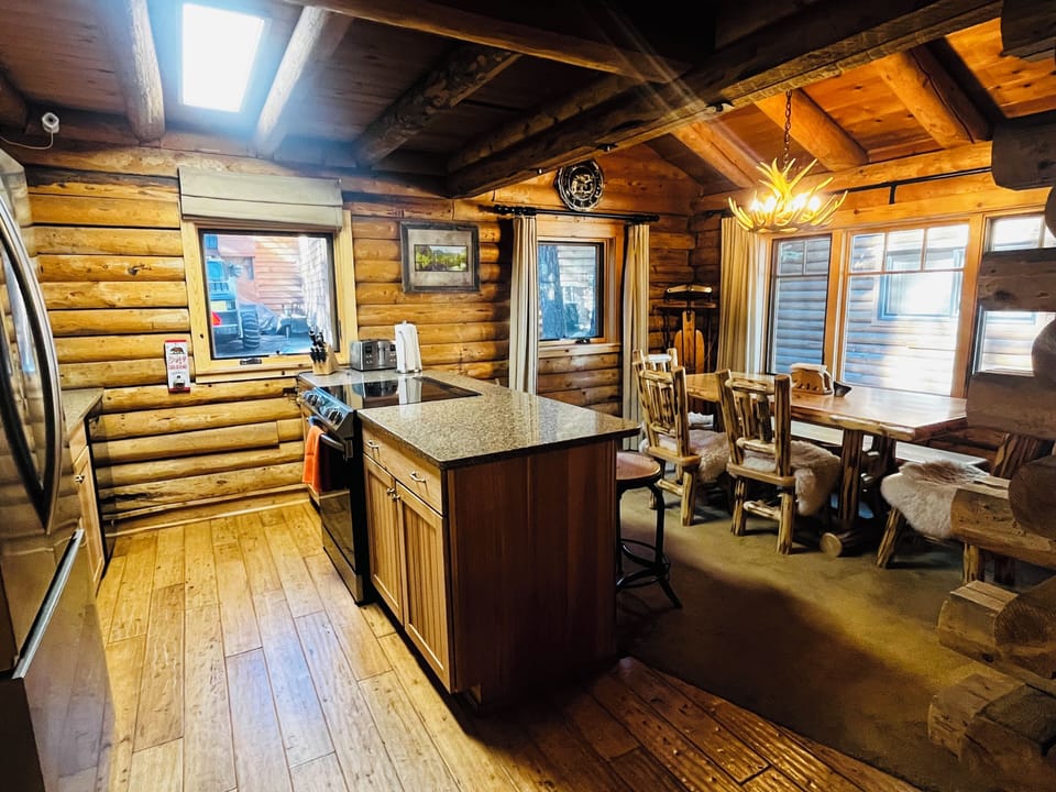 Kitchen dining room