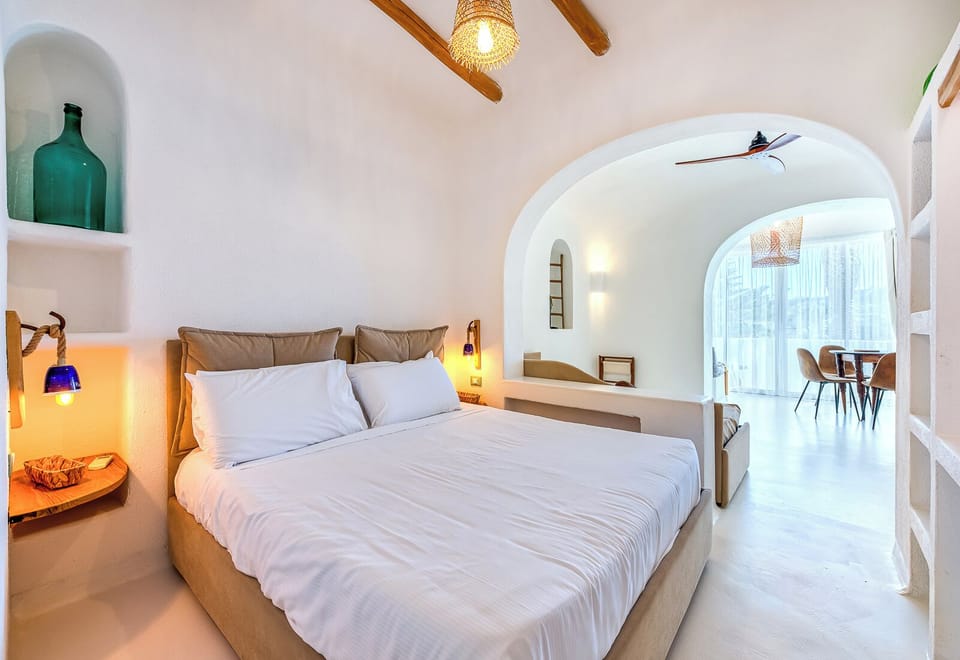 Ravino's Deluxe Studio with a balcony and sea view