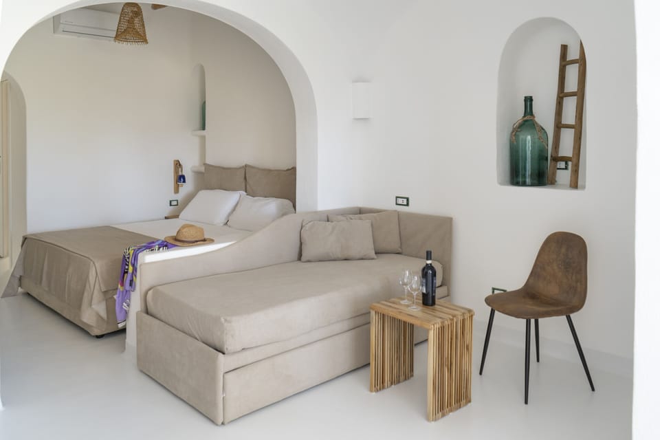 Ravino's Deluxe Studio with a balcony and sea view